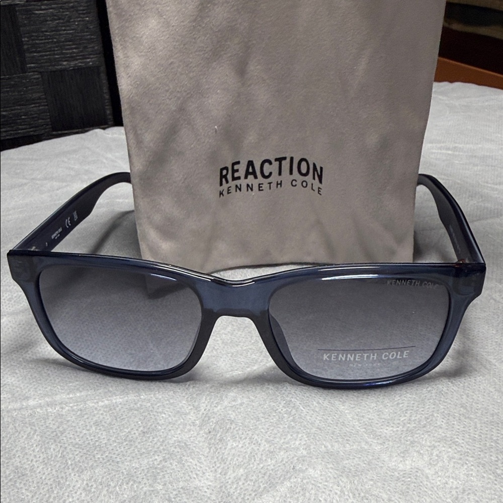 Kenneth Cole Navy Sunglasses - Picture 4 of 4